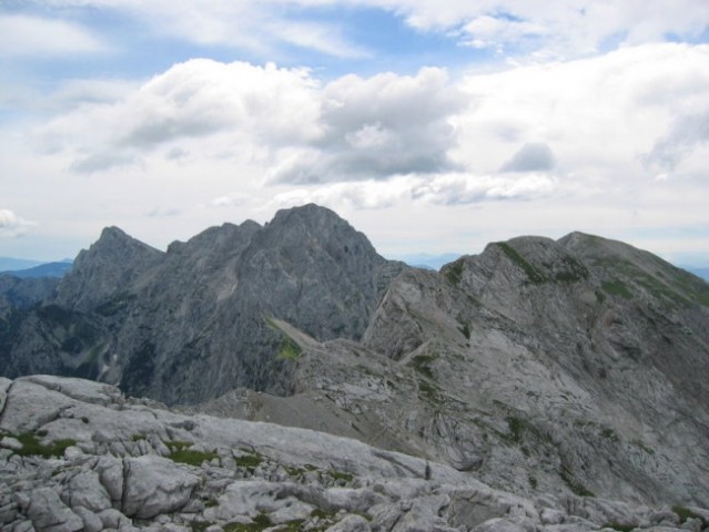 Z leve proti desni: Ojstrica, Planjava, Brana, v ospredju Turska gora