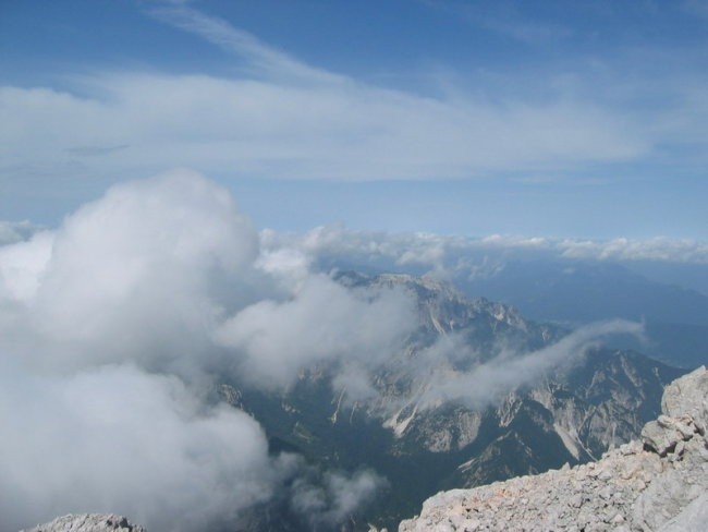 Razgled z vrha Škrlatice proti Vršiču, Kranjski Gori...