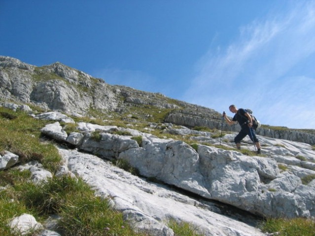 Iskanje prehodov med skalnimi skok(ci)