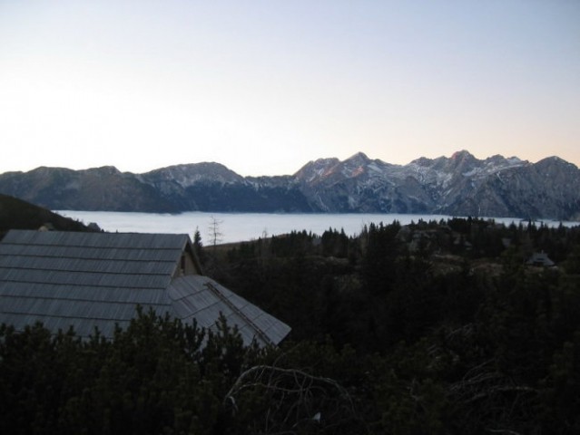 Od leve proti desni: Kompotela, Mokrica, Vrh Korena, Kalški greben, Kočna, Grintovec, Dolg