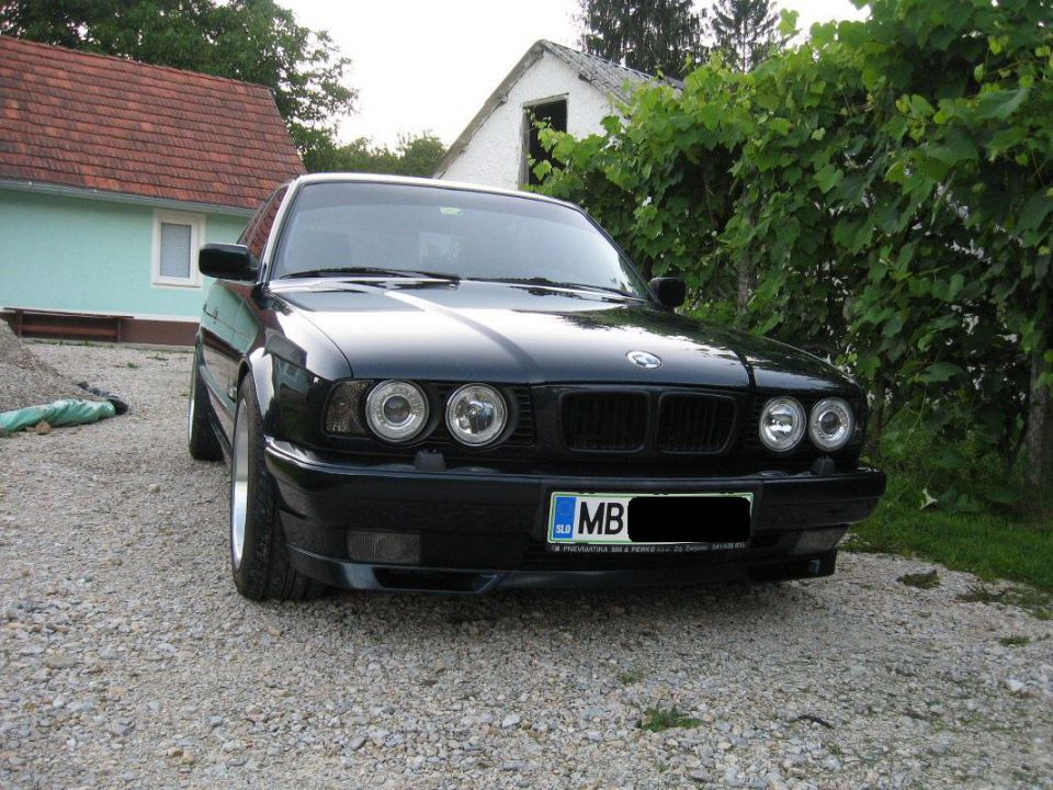 E34 V8 2012 - foto povečava