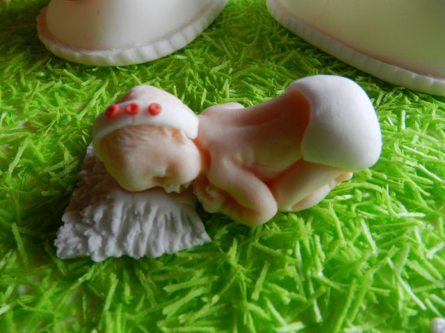 Dojenček na krstni torti