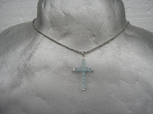 50, križ iz kristalov Swarovski
