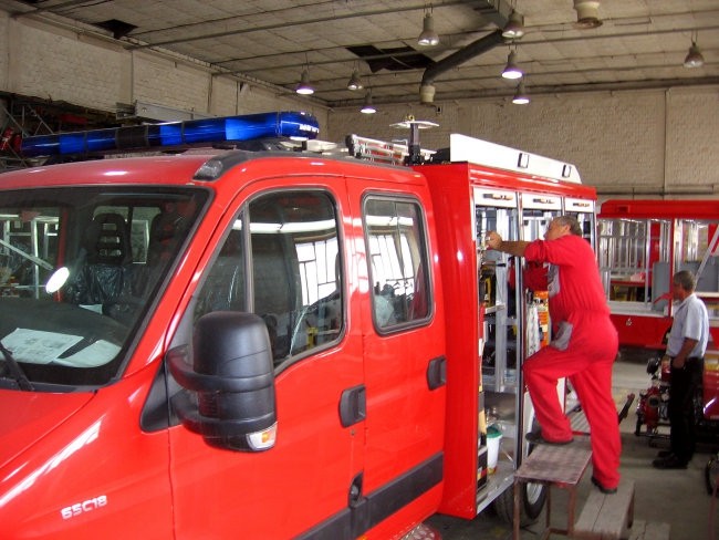 31.7.2007 Gornja Radgona, Mettis; povezavanje črpalke, hidromotojev, posode z vodo...