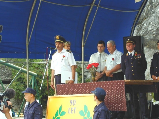 2002 / 13.7 90 let PGD NGP, prevzem gasilske  - foto povečava