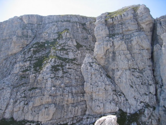 Turn s poti Anita Goitan; slikano s terase pod Malo špico