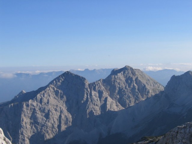 Veliki Draški vrh, Tosc in (čisto desno) Vernar