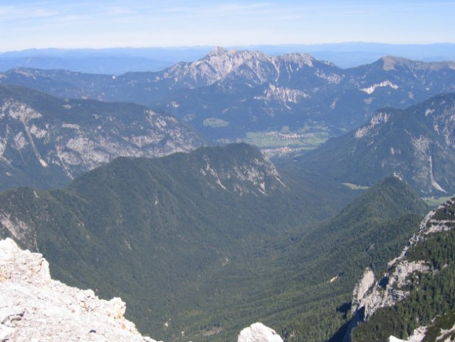 Dolina Kot, Mojstrana in nad njo Kepa (z vrha Luknje peči)