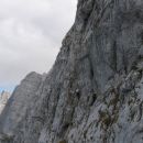 Plezanje v zgornjem delu Via Italiane; slikano z Mangrtskega sedla