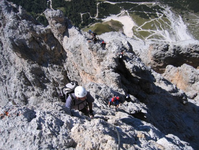 Strmo plezanje v ferrati Giuseppe Olivieri na Punta Anno