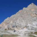 Greben Punta Anne, po katerem poteka ferrata Giuseppe Olivieri; slikano od koče Pomedes (2