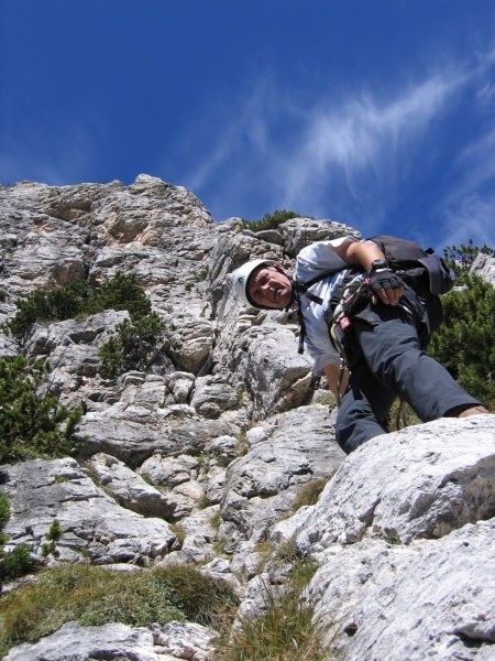 Čez to strmo steno poteka ferrata Ettore Bovero na Col Rosà