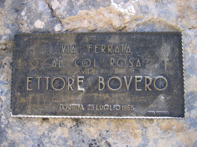 Tabla na začetku ferrate Ettore Bovero na Col Rosà