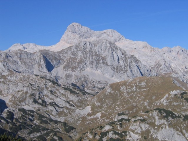 Triglav in (pred njim) Mišelj vrh z Ogradov