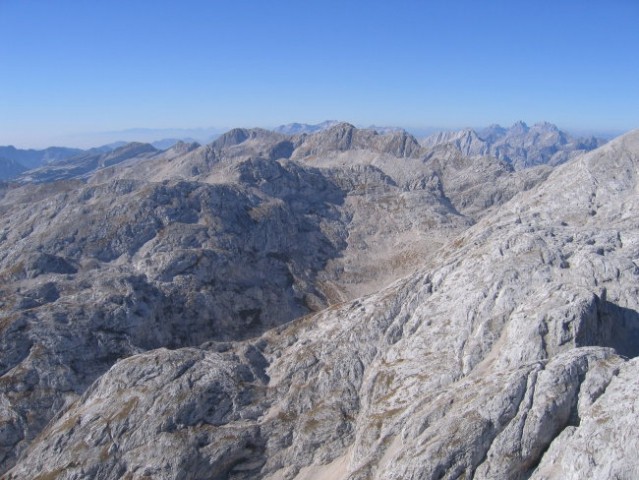 Pogled z Debelega vrha proti Velikemu špičju, Bavškemu Grintavcu in Zahodnim Julijcem