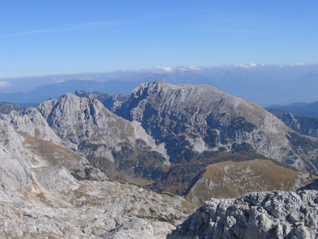 Vernar (levo) in Tosc (desno) z Debelega vrha
