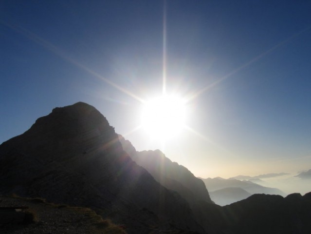 Poznojesensko sonce (slikano s Prehodavcev v smeri Malega Špičja)