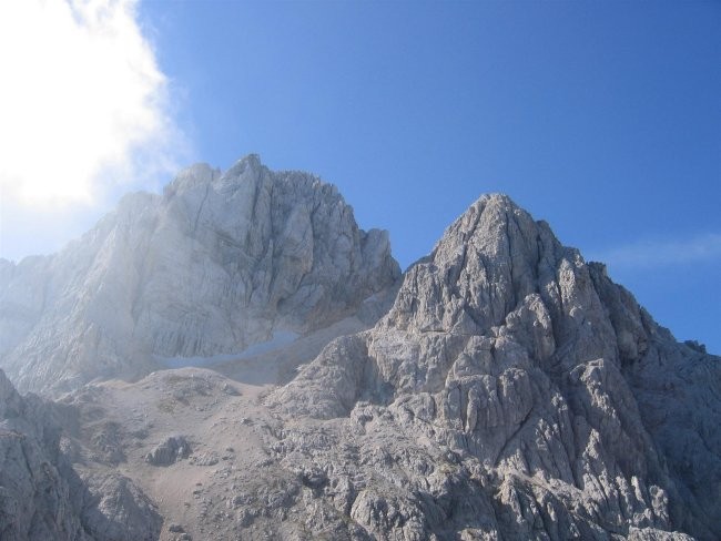 Velika (levo) in Mala Martuljška Ponca z vrha Na Pečeh