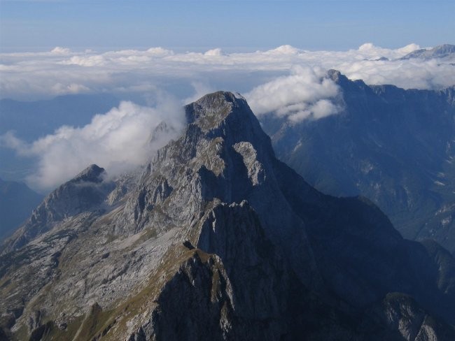 Loška stena z Jalovca; najmogočnejši vrh je Briceljk