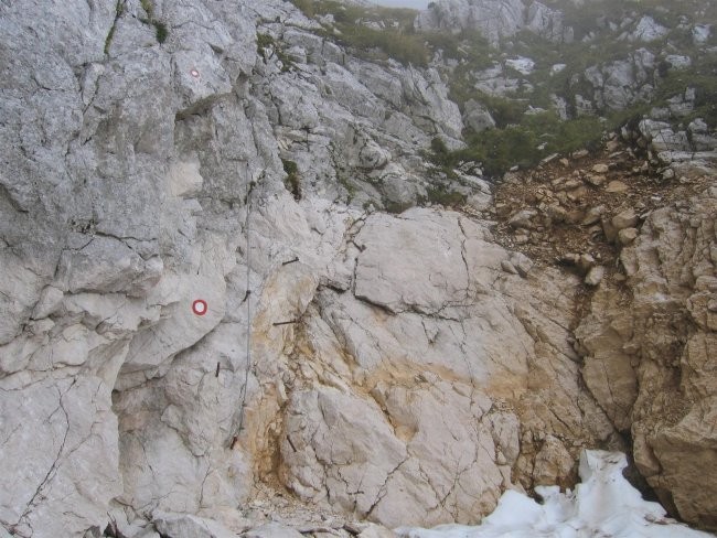 Kratek, navpičen odsek na poti Čez Brežice - Škrbina za Gradom