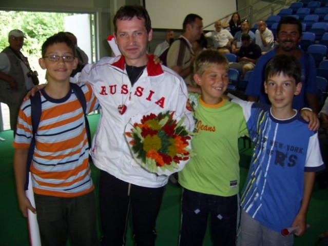 Fotka s svetovnim prvakom Artem Khadjibekov
