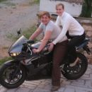 malce motoristicnega poziranja