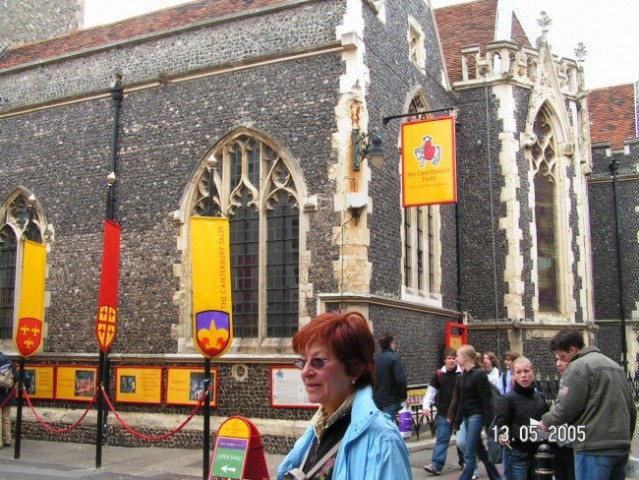 V središču Canterburyja v spomin na Geoffreya Chaucerja..