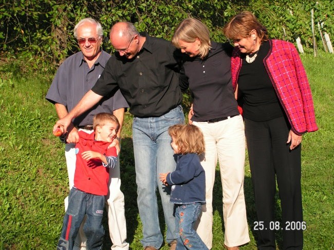 Šoberi: Drago, Dragan z otrokoma Leonardom in Katharino, Draganova žena Karin in Dragova p