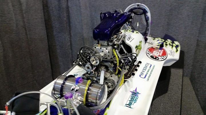 V8 dragster 1:4 - foto povečava