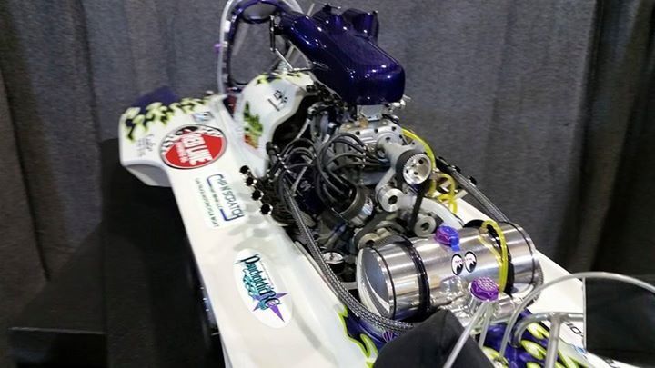 V8 dragster 1:4 - foto povečava