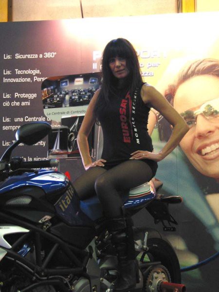 Bologna motor show hostese - foto