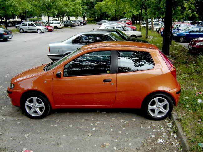 Avti - foto povečava