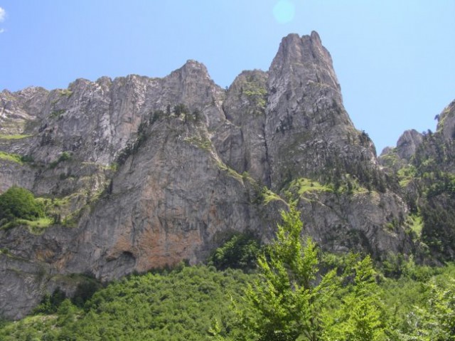 Pogled na vrhove iznad Ropojane