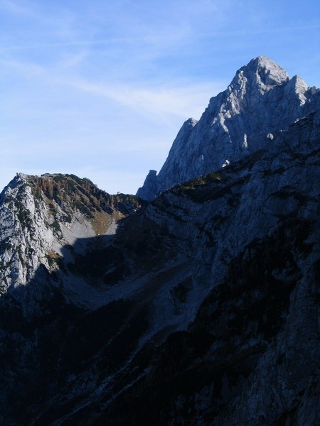 Prehod čez Grlo,zadaj lepotička Ojstrička...