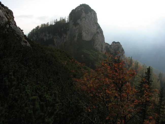 Kamniški Dedec... lomastenje čaka (prek desne gredine se da na vrh - II. st.)...