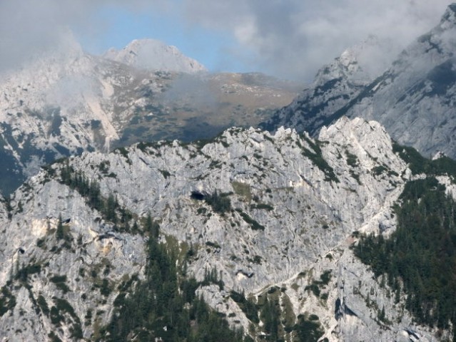 Gredina pod grebenom neimenovanega vrha... ni - foto