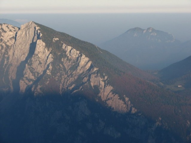 Planina Dol pred Rogacem, levo Rzenik...