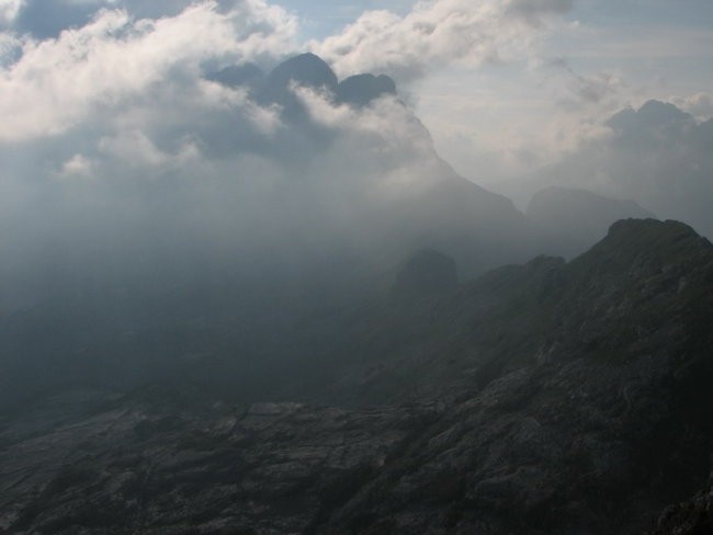 Ne. To ni fotografija, je nekaj več ... Črneli ... mežik.