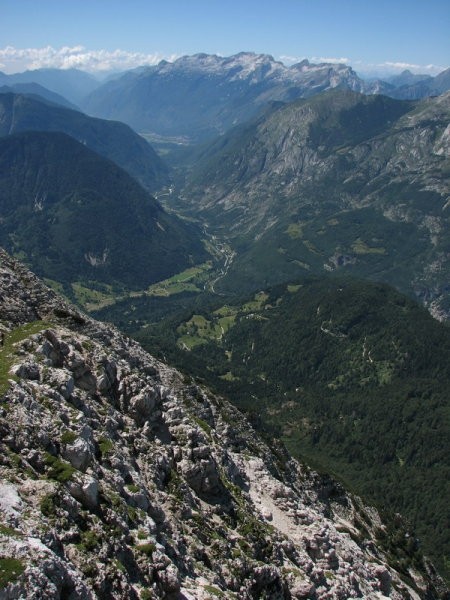 Nad dolino kraljuje Kaninsko ...