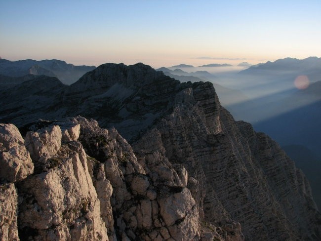 Najvišja točka Špičja ... proti deveti, pogled proti Plaskemu ...