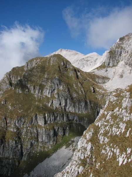 Med Maselnikom in pobočjem Škofiča zasveti ...