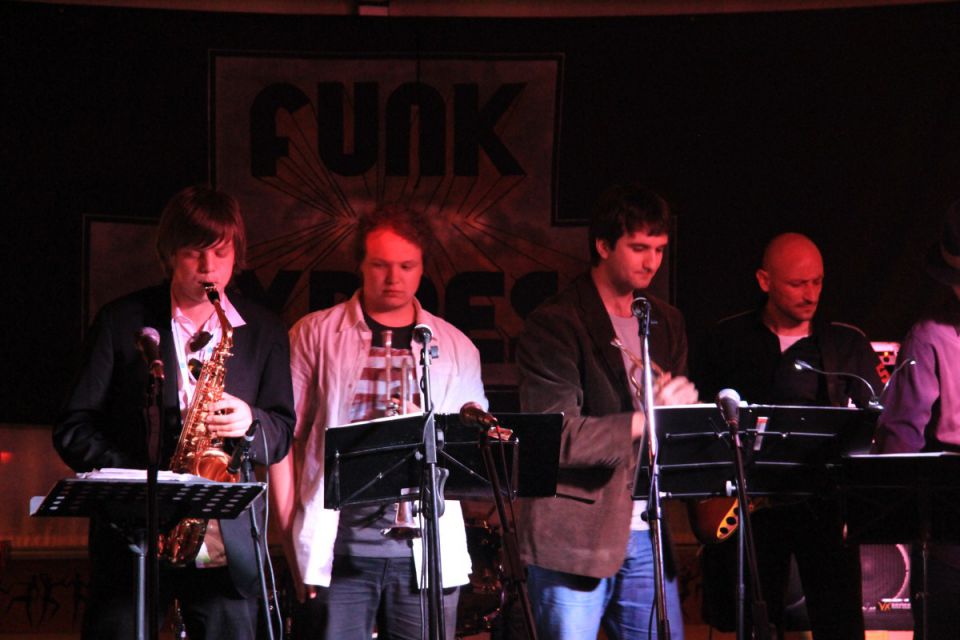 Funk express 23.4.2011 - foto povečava