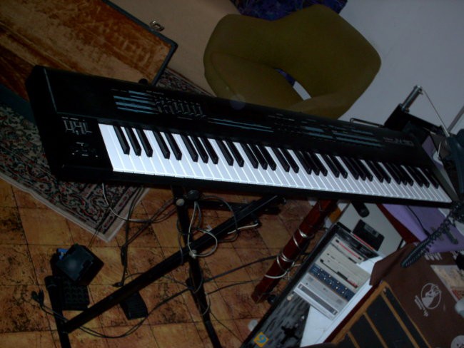 Roland JV-90