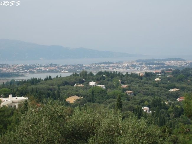 Pogled na mesto Krf iz vrta Sissyjine palače
