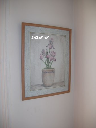 Iris - slika v hotelski sobi