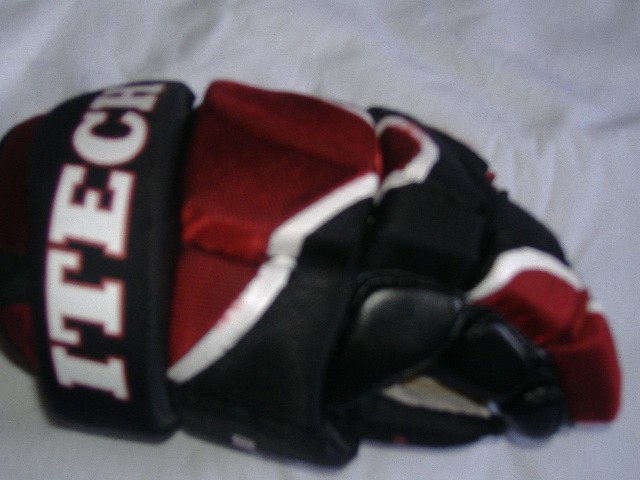 Nove hokejske rokavice
itech
