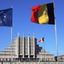 Heysel podnevi, zraven obe zastavi, evropska in belgijska