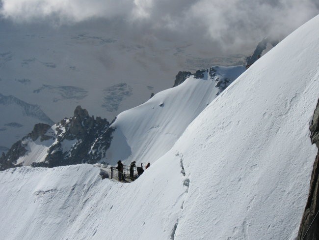 Tukaj pa štartajo tisti, ki nadaljujejo pot na Mont Blanc in druge vrhove