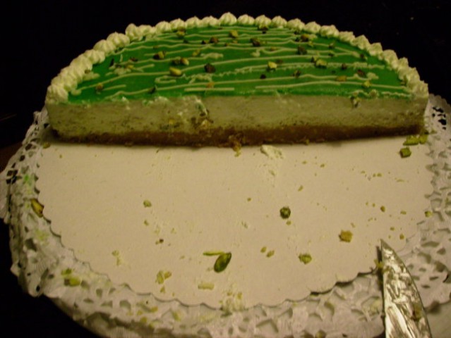 Torta s sadnim sirupom in s pistacijami (Lisa maj 2005)