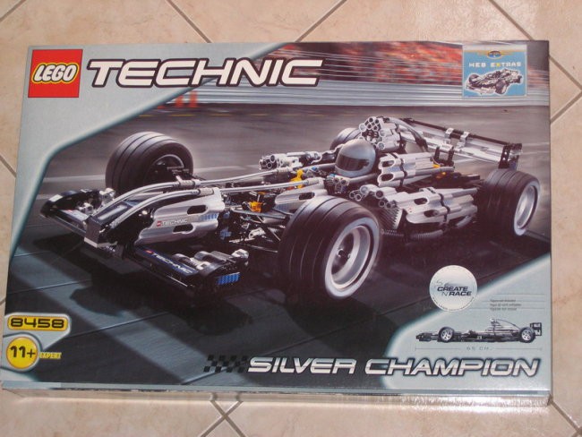 Lego Technic Silver Champion, 150 €
(Nov v trgovini 240 €)